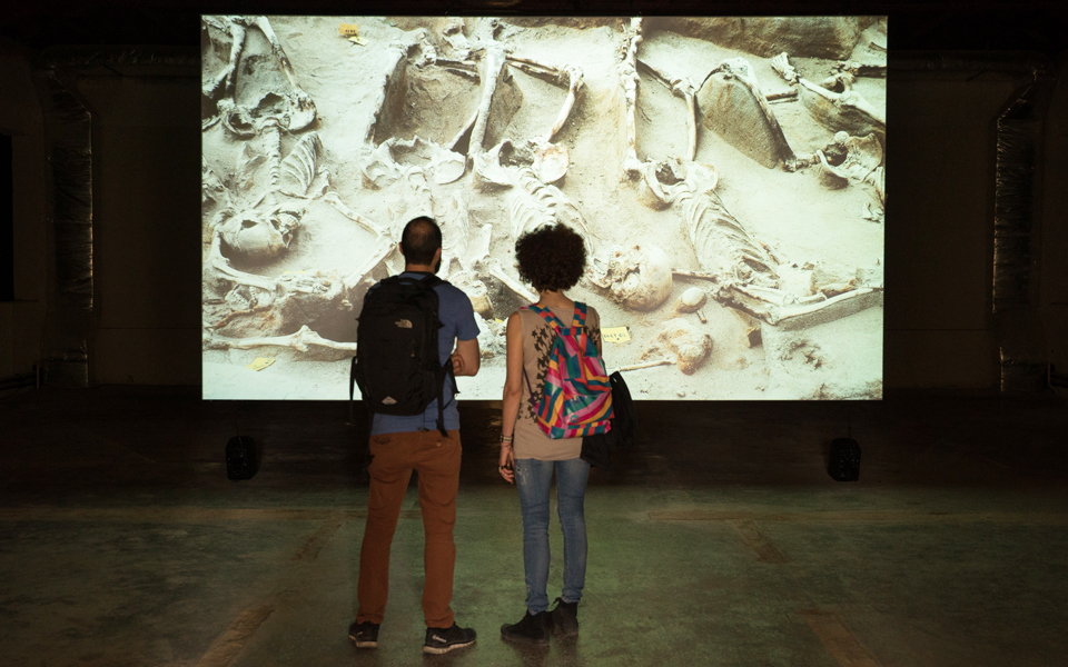 οι-ικέτες-προδόθηκαν-αλλά-έγιναν-αφήγ-2249660