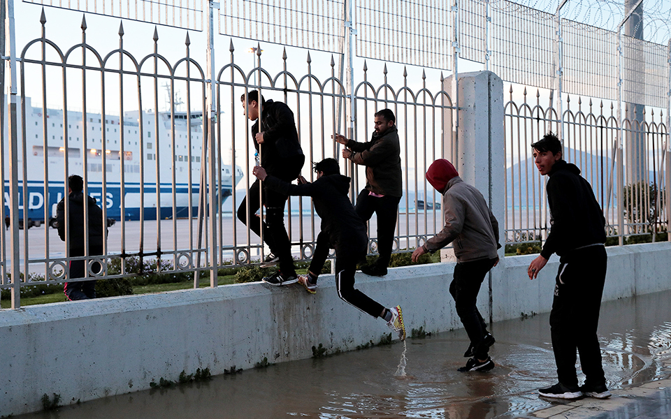 πάτρα-συμπλοκές-για-τον-έλεγχο-της-δια-2249535