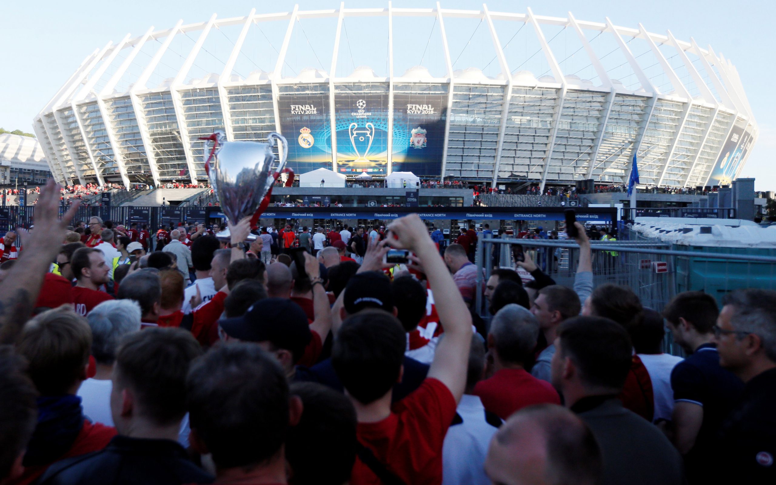 champions-league-οπαδοί-της-ρεάλ-και-της-λίβερπουλ-κ-2252787