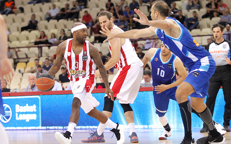 τρίζει-το-πλεονέκτημα-έδρας-2250874