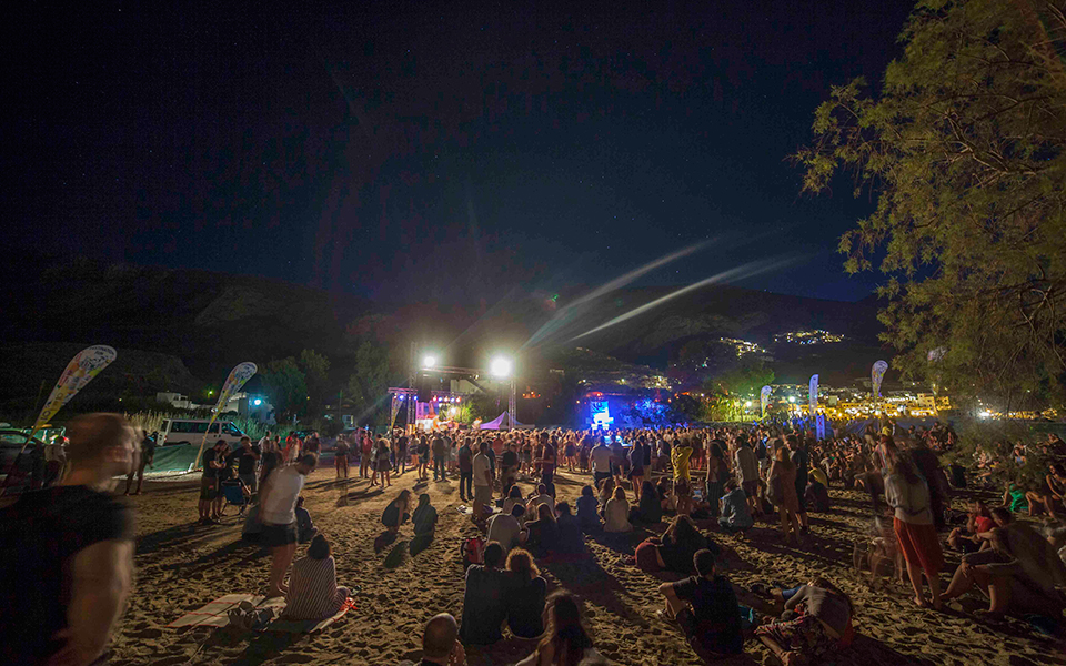 στην-όμορφη-αμοργό-για-μουσική-μπάνιο-2251459