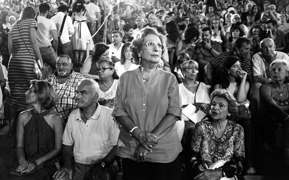 μίλησε-μνήμη-ομαδική-φωτογραφική-έ-2250976