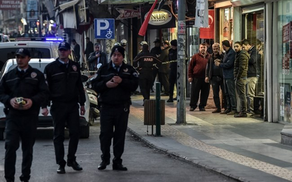 ένας-νεκρός-και-τέσσερις-τραυματίες-α-2252424