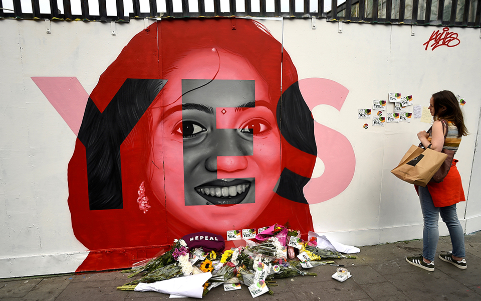 νομιμοποιεί-τις-αμβλώσεις-η-ιρλανδία-2252727