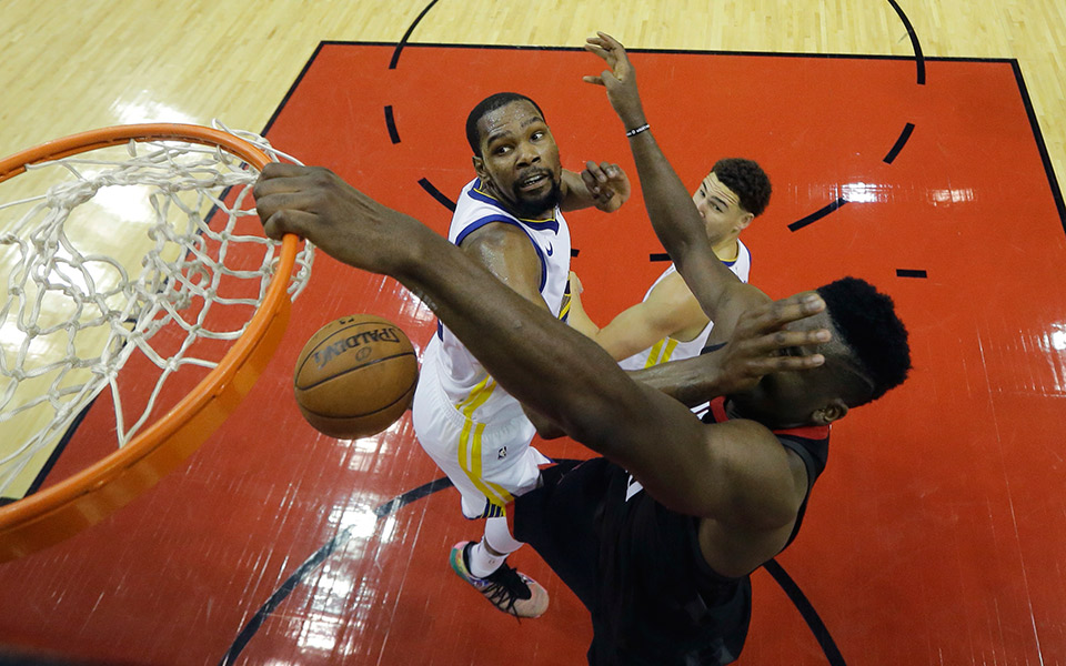 στο-ίδιο-έργο-θεατές-οι-τελικοί-του-νβα-2253111