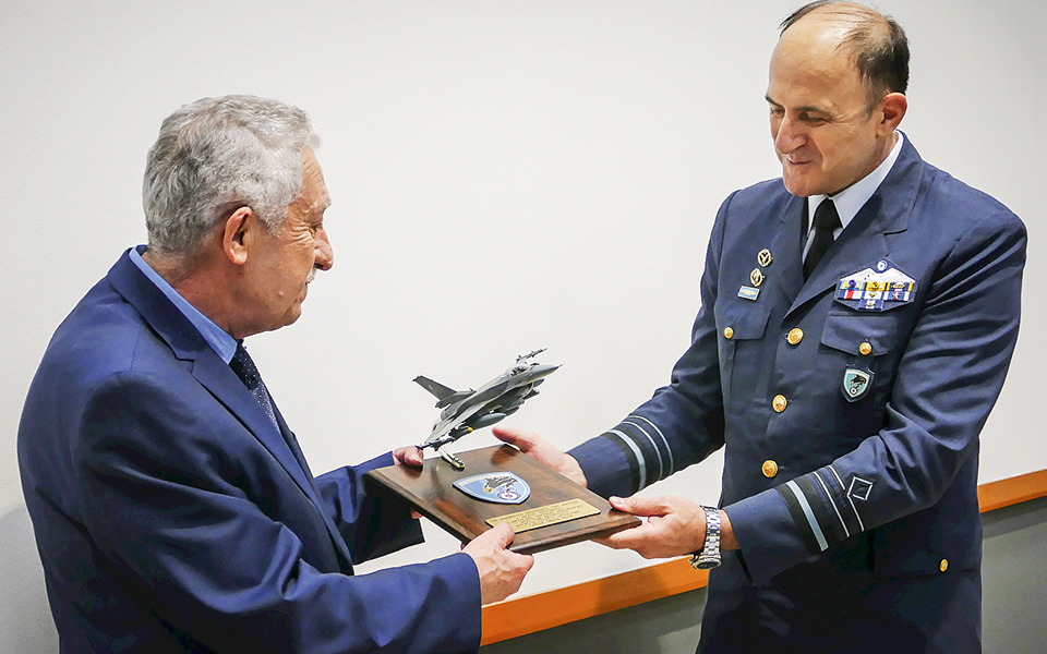 μαρούλια-και-ένα-καρότο-2251239