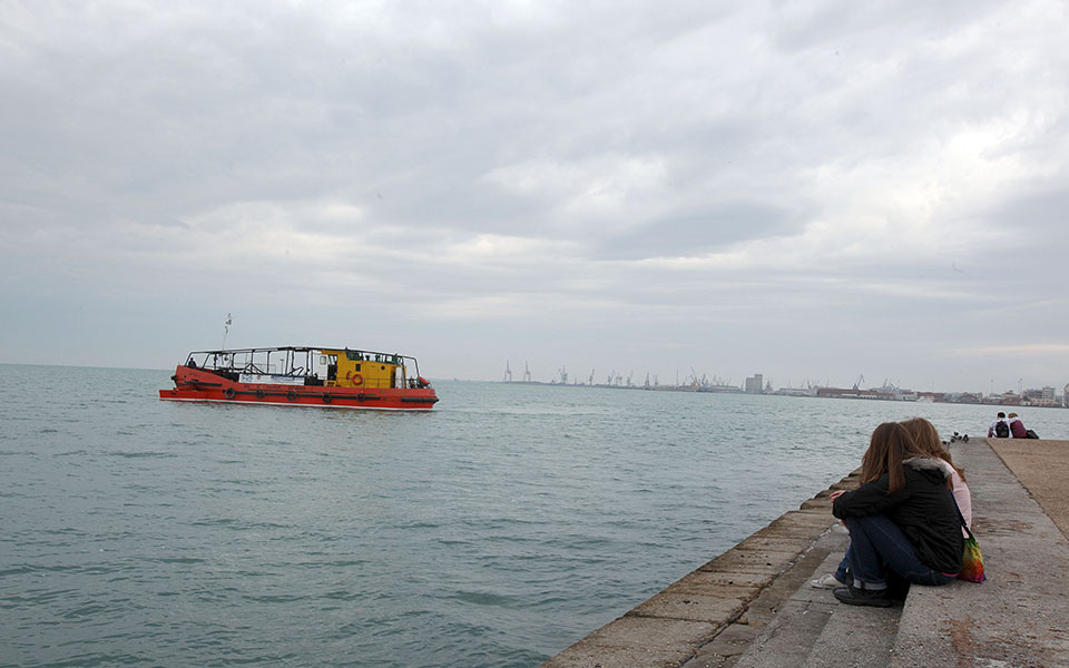 θεσσαλονίκη-νεαρός-βούτηξε-στον-θερμ-2251792