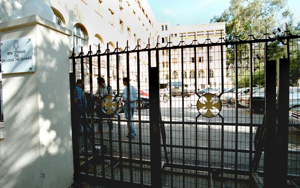 η-εκκλησία-κατά-της-αναδοχής-από-ομόφυ-2249630