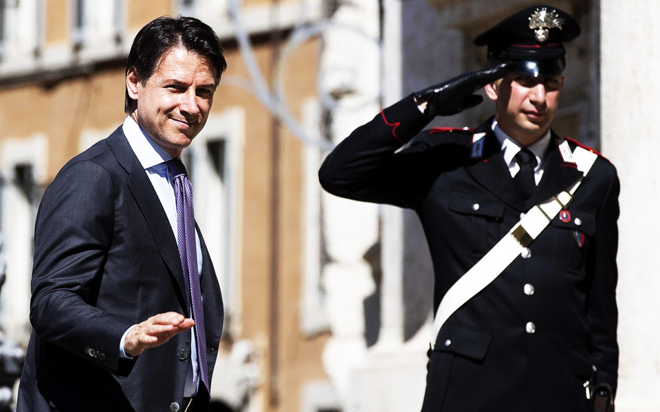 βίοι-παράλληλοι-ένα-chat-για-τη-νέα-ιταλ-2252399