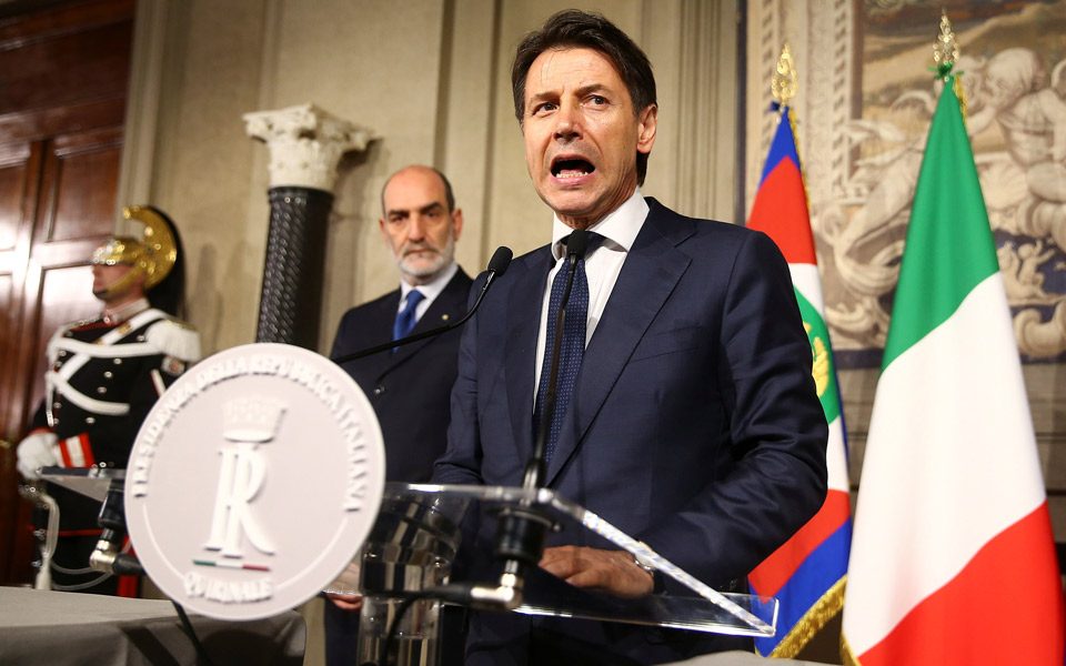 σε-πολιτική-κρίση-βυθίζεται-η-ιταλία-μ-2252880
