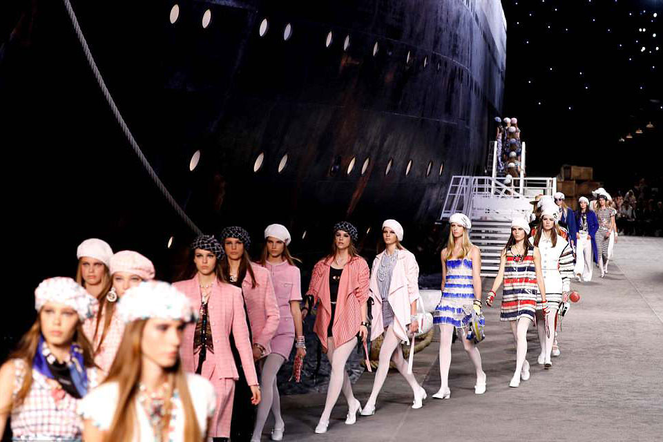 ένα-αληθινό-κρουαζιερόπλοιο-στην-πασ-2248448