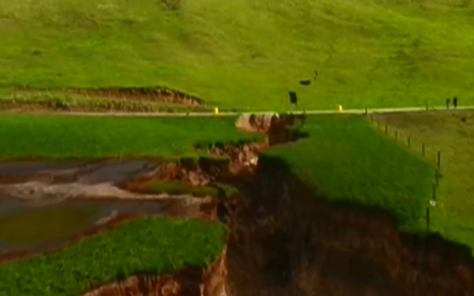 νέα-ζηλανδία-κατέρρευσε-το-έδαφος-και-2248985