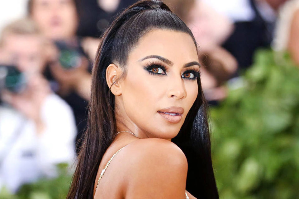 η-kim-k-θα-παραλάβει-το-βραβείο-της-πιο-επιδ-2249415