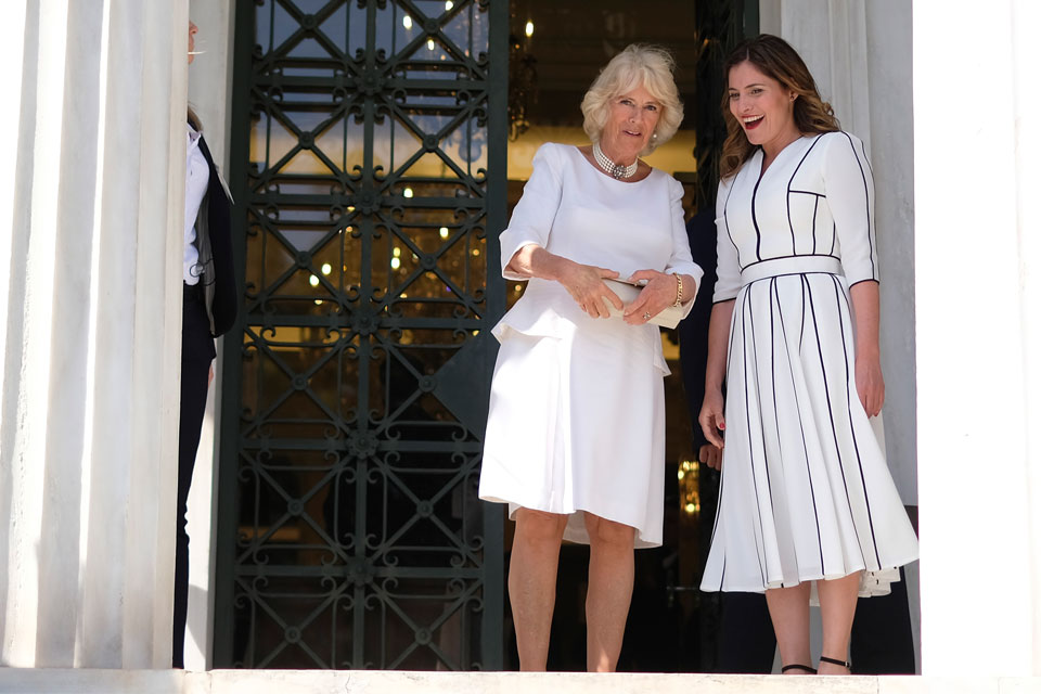 h-super-chic-μπέτυ-μπαζιάνα-μαζί-με-την-καμίλα-στ-2249537