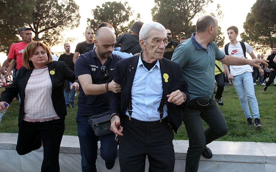 αλλες-τρεις-προσαγωγές-για-την-επίθεσ-2251598