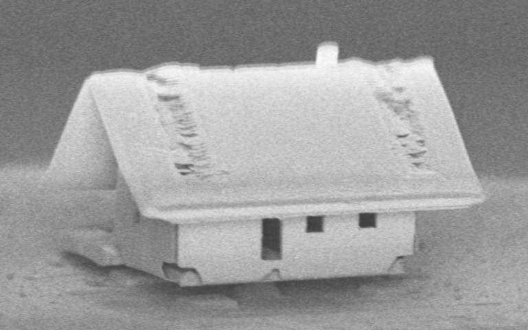 νανορομπότ-έφτιαξε-νανόσπιτο-το-μικ-2251642