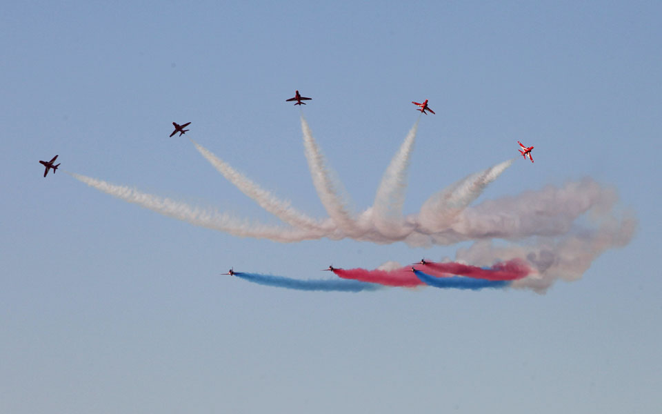 αεροπορικό-σόου-με-το-σμήνος-red-arrows-για-τ-2249524