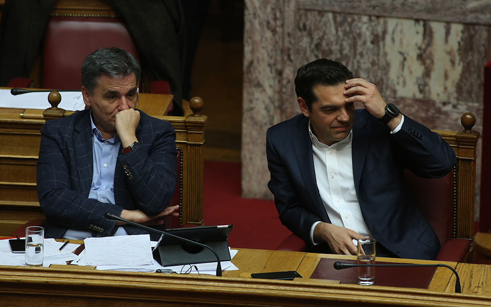 σκληρό-πολιτικό-πόκερ-με-τον-χρόνο-των-2248739