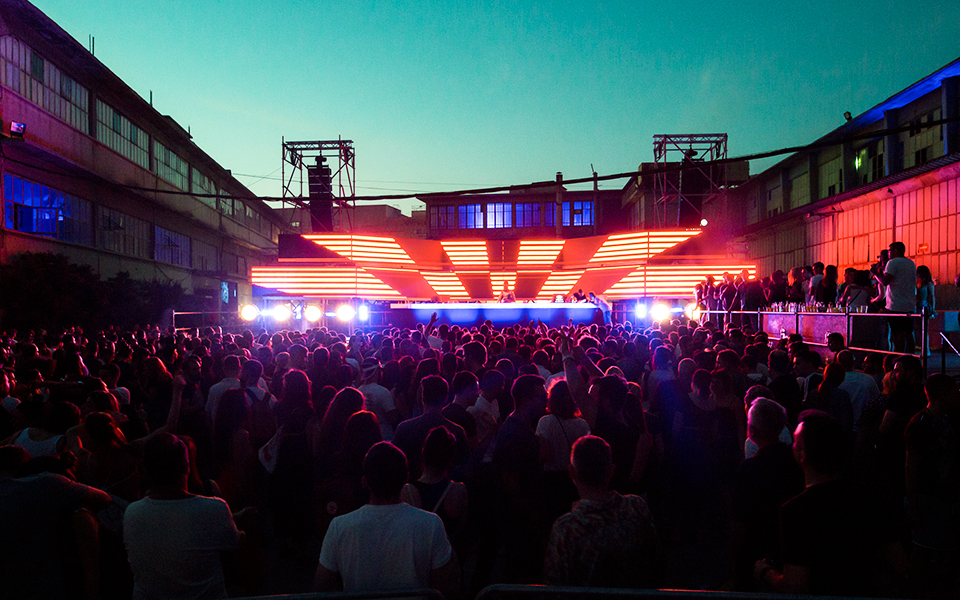 house-πριονίδια-ρομαντικά-beats-ρετσίνα-και-βε-2254944