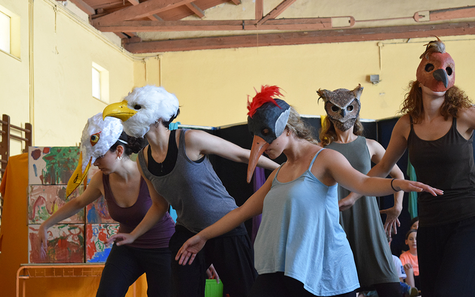 στην-κοινωνία-του-προαυλίου-2255128