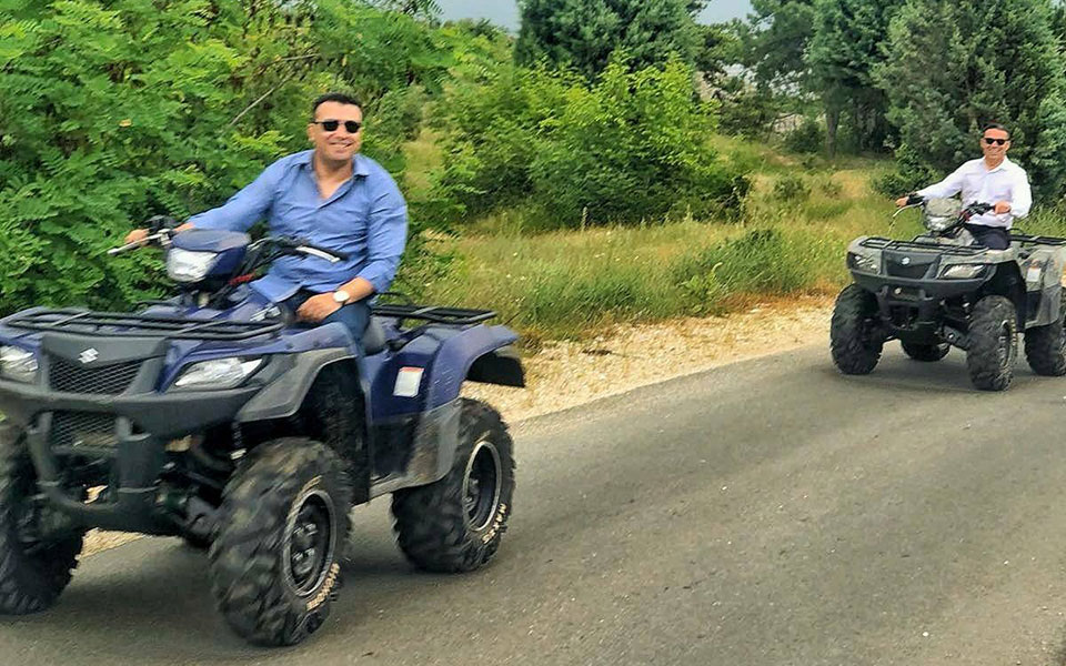 ζάεφ-ντιμιτρόφ-διασκεδάζουν-τις-εντ-2255340