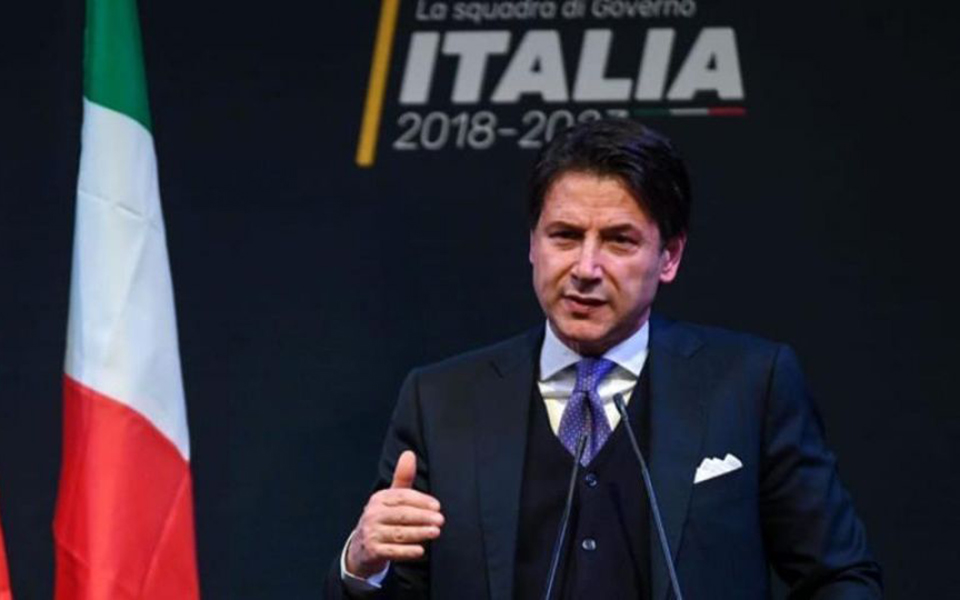 κόντε-αν-ο-μακρόν-δεν-ζητήσει-συγγνώμη-2255894