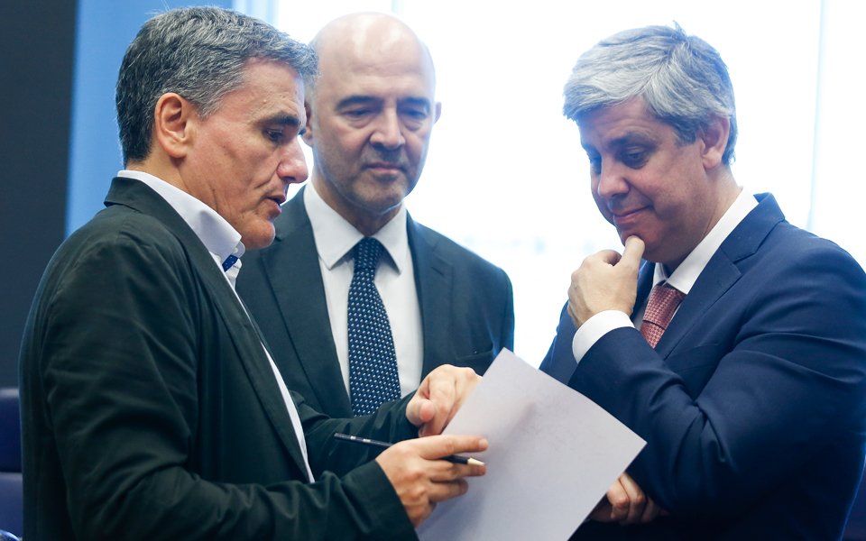 new-york-times-η-ελλάδα-απαλλάσσεται-από-το-καθεσ-2257756