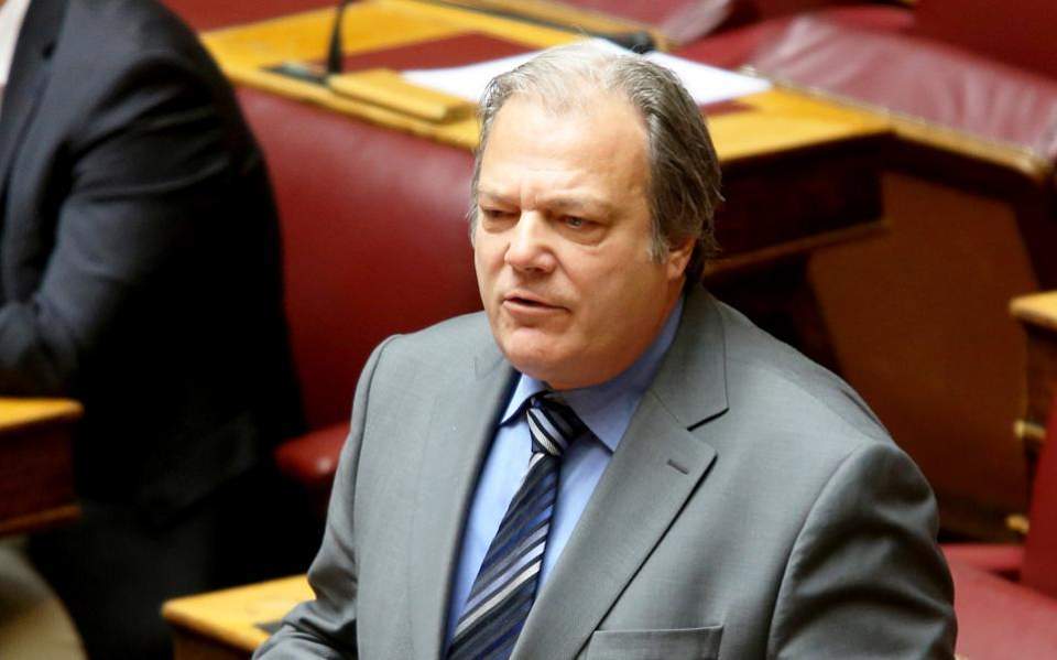 επίθεση-κουκουλοφόρων-στο-γραφείο-το-2258678