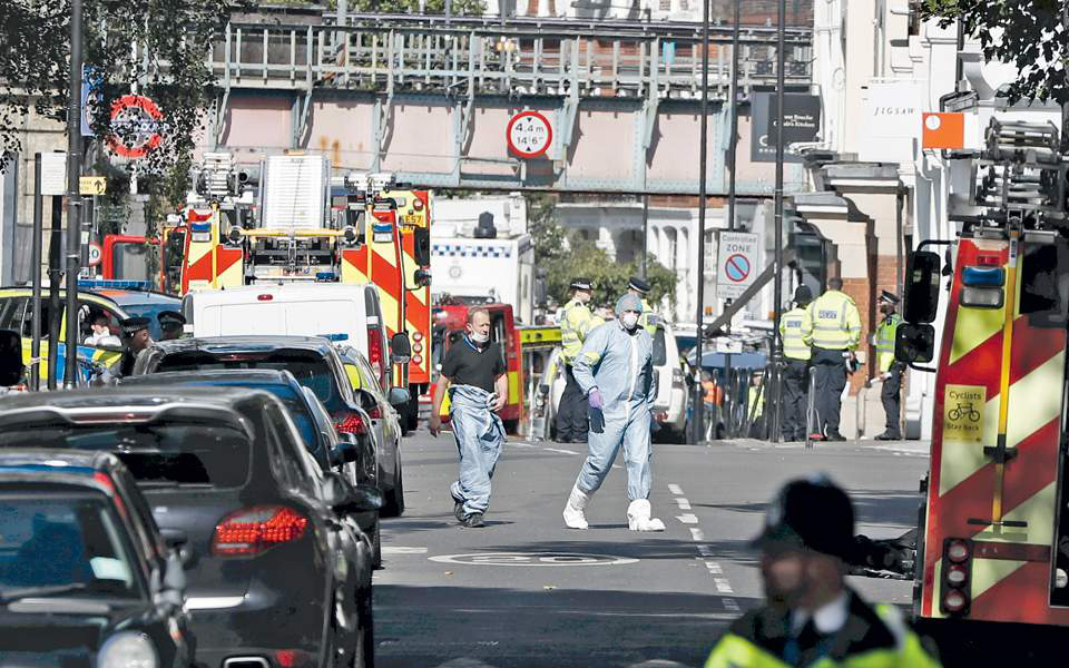 λονδίνο-τρένο-παρέσυρε-και-σκότωσε-τρ-2256821