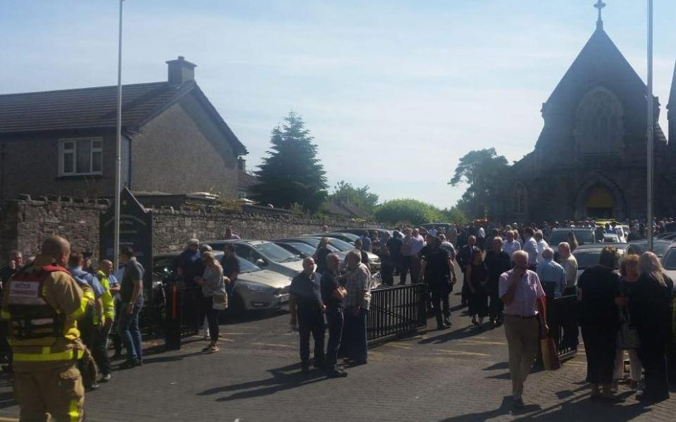 δουβλίνο-αυτοκίνητο-έπεσε-πάνω-σε-πεζ-2258276