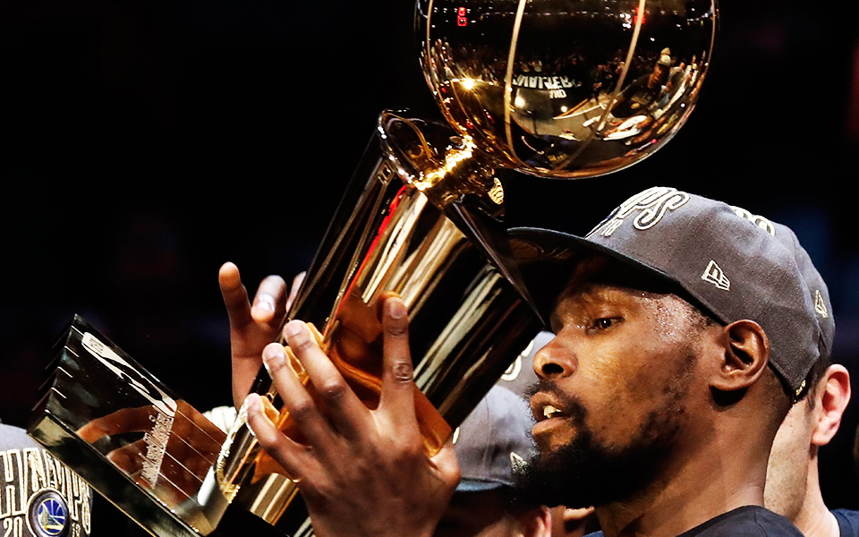 η-δυναστεία-των-oυόριορς-και-ο-χορός-ε-2255528