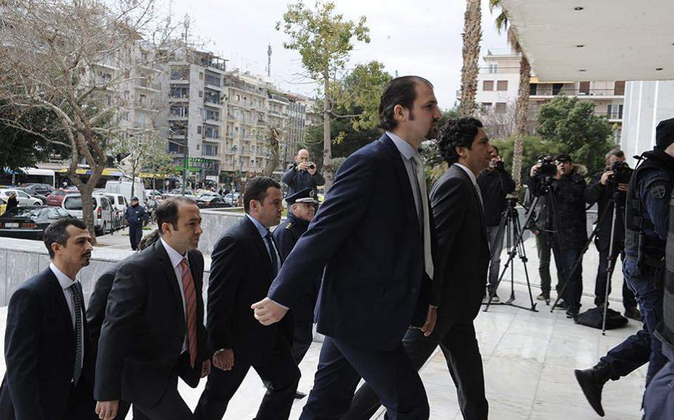 ελεύθεροι-αλλά-αυστηρά-φυλασσόμενοι-2254111