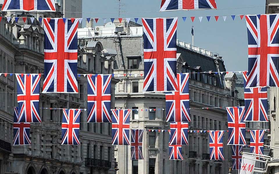 ο-γάμος-του-πρίγκιπα-χάρι-τόνωσε-το-λια-2256235