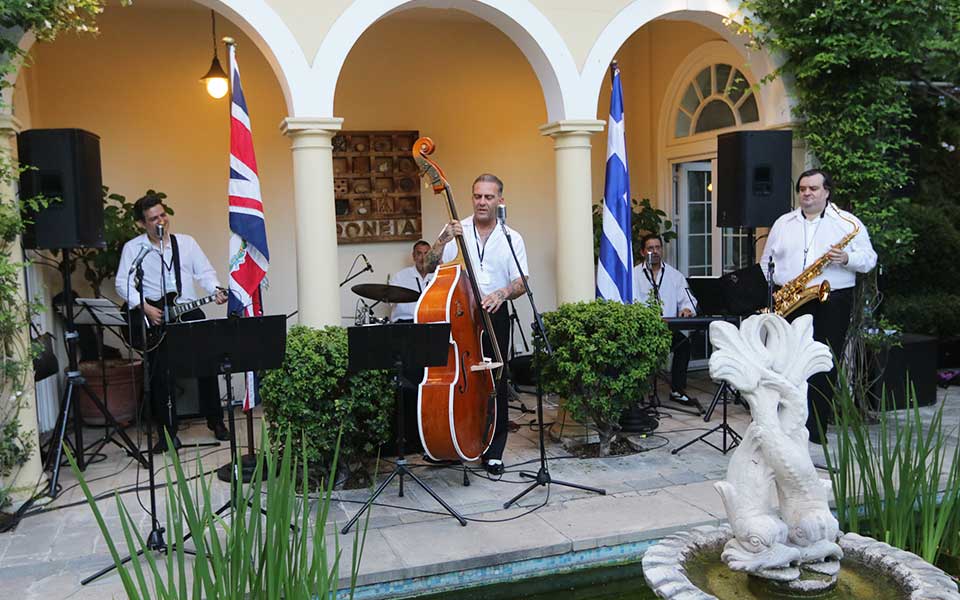 happy-birthday-για-τη-βασίλισσα-της-βρετανίας-ελισ-2256486