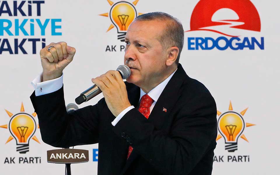 η-πτώση-της-λίρας-ανησυχεί-τους-τούρκο-2257007
