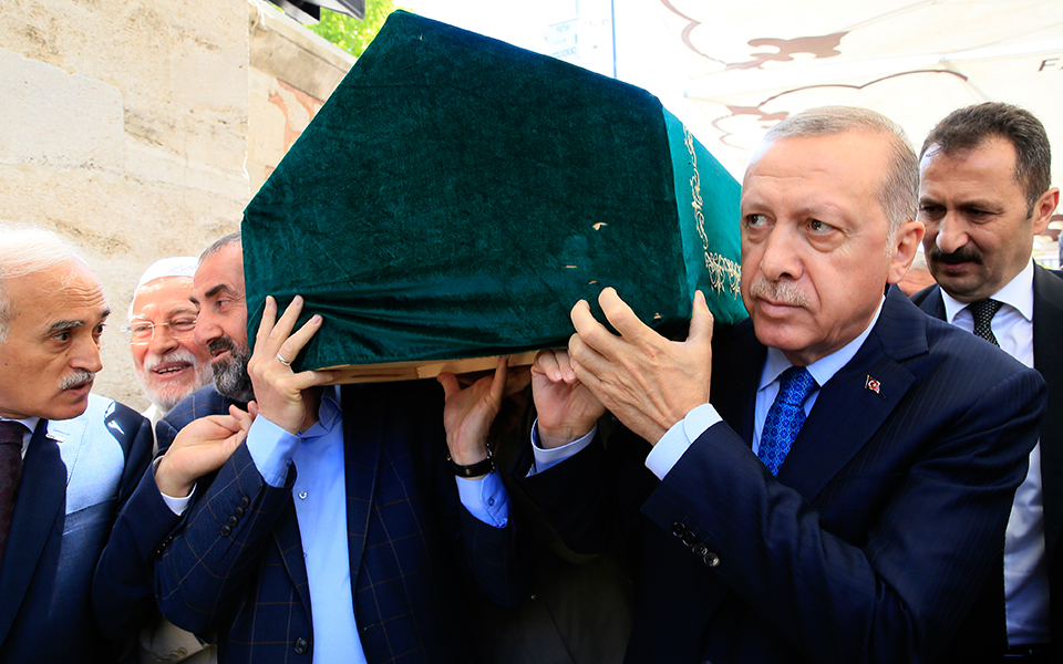 αποκαθίστανται-σταδιακά-οι-σχέσεις-η-2253580