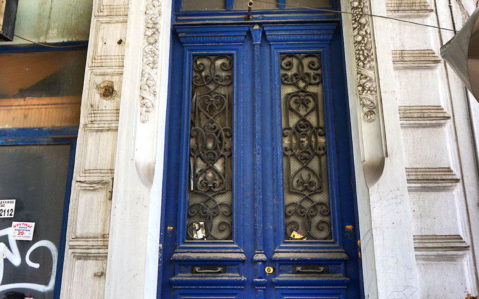 σκληρό-φως-χαμηλά-σπίτια-και-ποιητικο-2257439