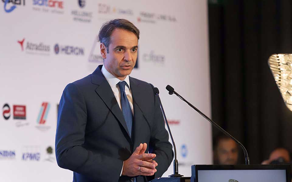 κυρ-μητσοτάκης-κάτω-από-τον-πήχυ-η-κυβ-2257949