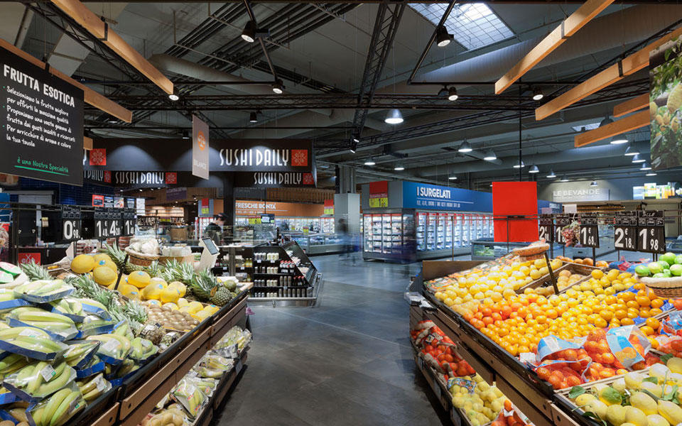 στο-καλάθι-του-σούπερ-μάρκετ-με-ένα-κλ-2256417