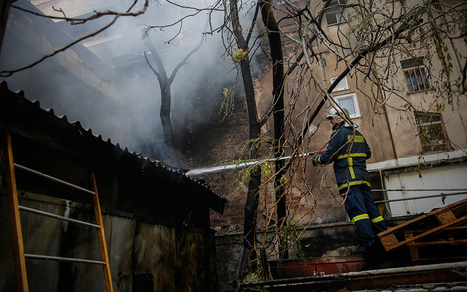 υπό-μερικό-έλεγχο-η-φωτιά-σε-βιοτεχνία-2254176
