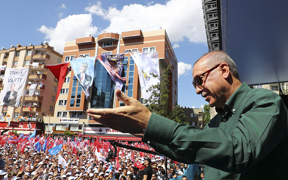 τρεις-στους-τέσσερις-τούρκους-στην-αυ-2258278