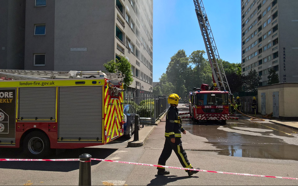 πυρκαγιά-σε-πολυώροφο-κτίριο-στο-λονδ-2259264