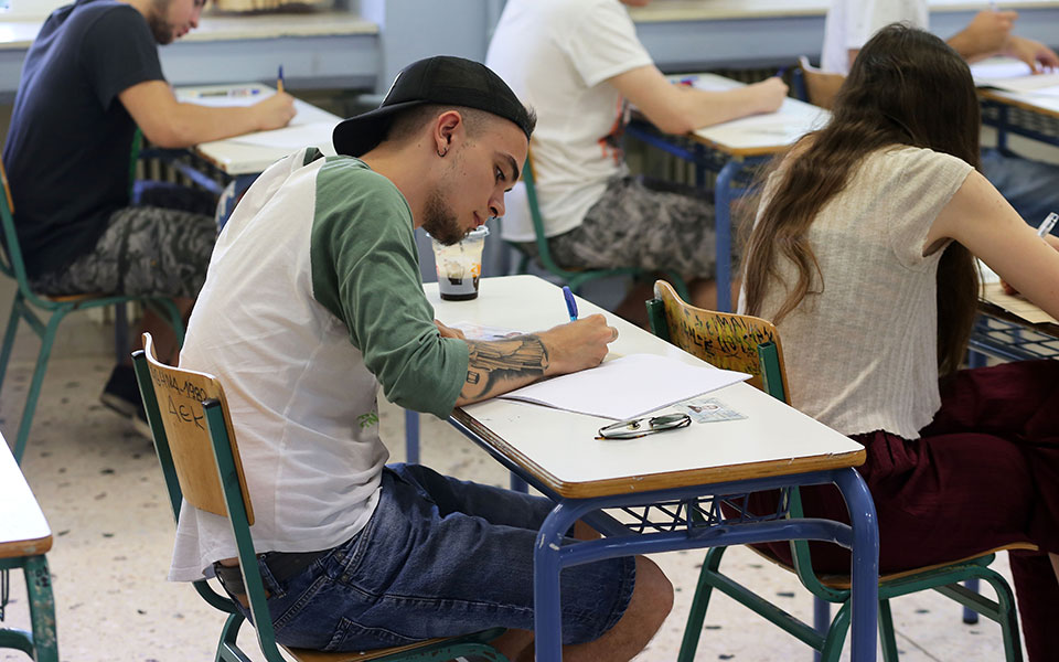 απαιτητικά-τα-θέματα-λιγότεροι-οι-άρι-2256597