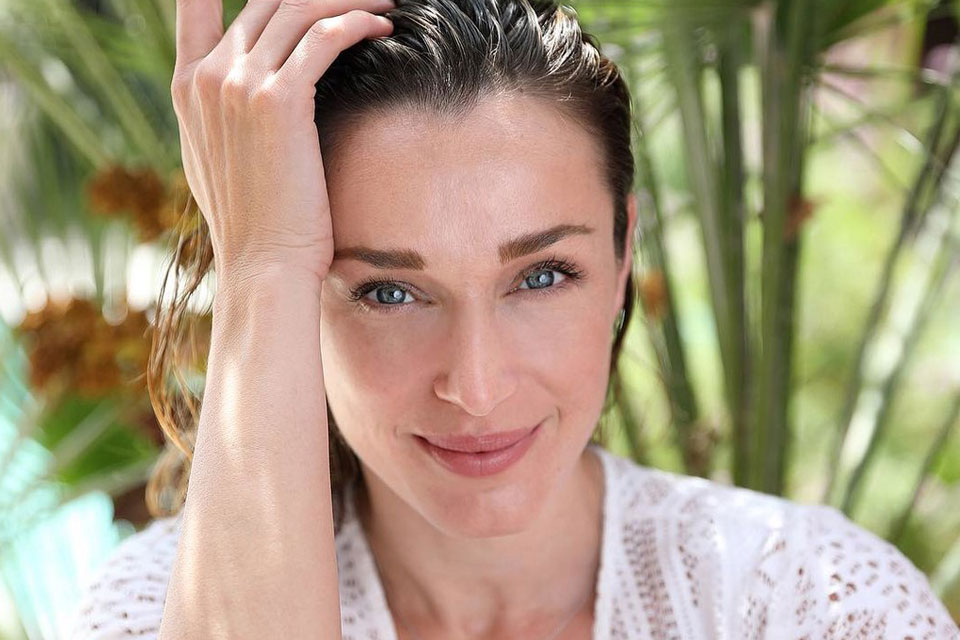 δείτε-το-βίντεο-με-το-μακιγιάζ-και-τα-μυ-2254871