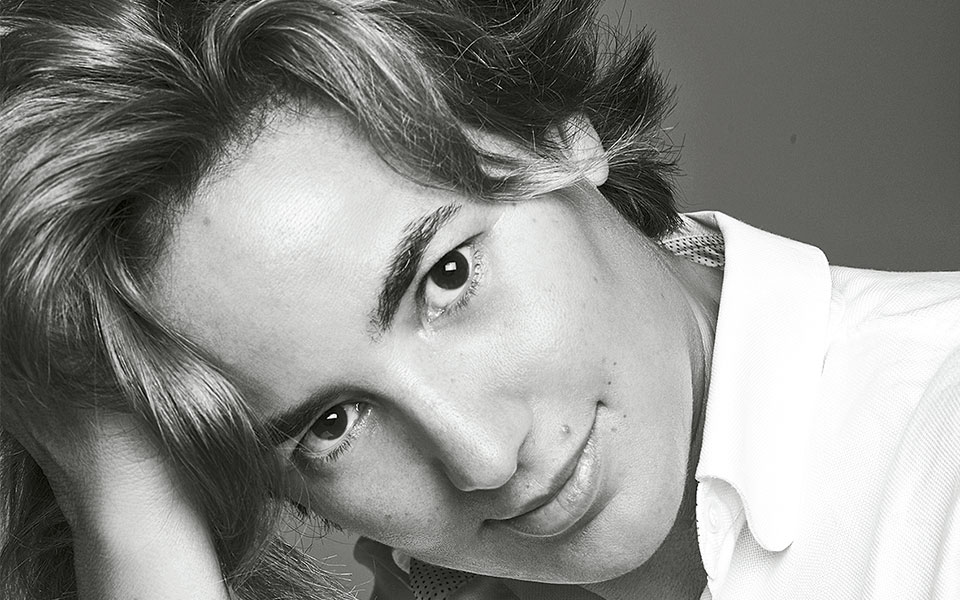 η-λώρη-κέζα-γράφει-για-την-τήνο-2257879