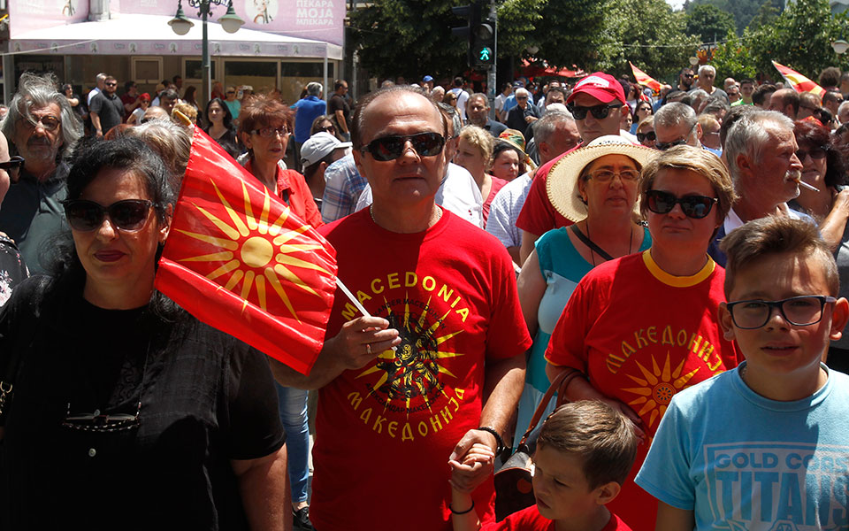 ενταση-εντός-και-εκτός-βουλής-στην-πγδ-2257194