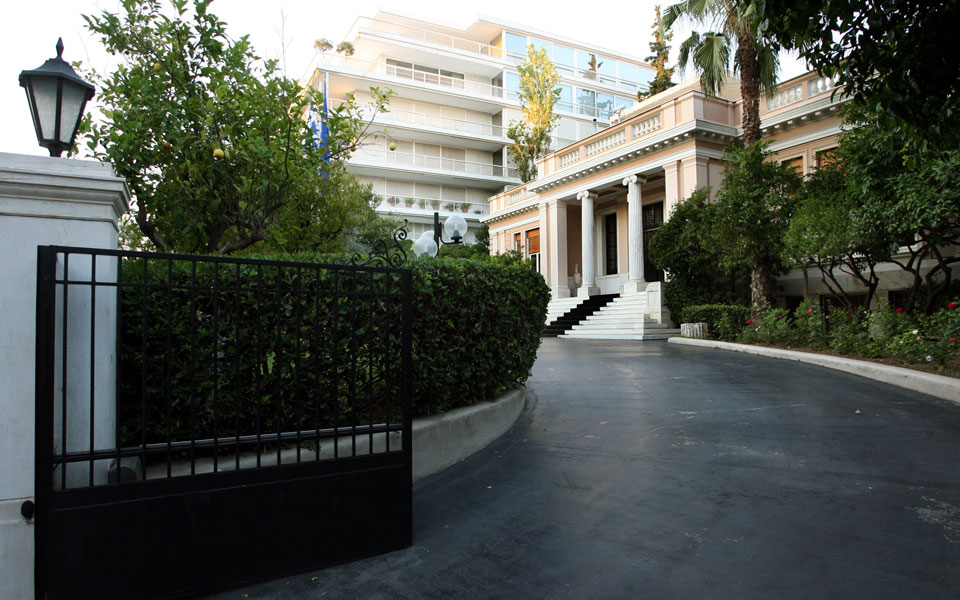 μαξίμου-απομακρύνεται-η-συμφωνία-με-π-2253675