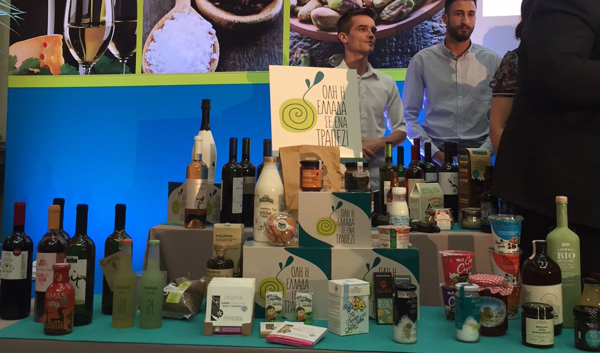 ένα-τραπέζι-με-προϊόντα-της-αττικής-γη-2258686