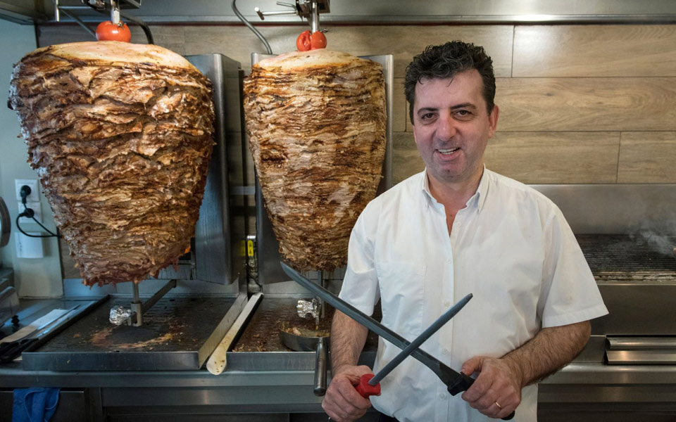 κώστας-για-τον-γύρο-του-κάνουν-ουρά-2254071