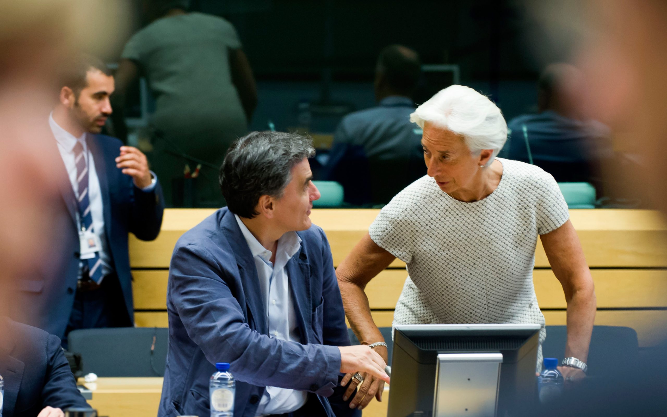 παγώνει-ο-esm-την-εκταμίευση-του-1-δισ-ευ-2254894